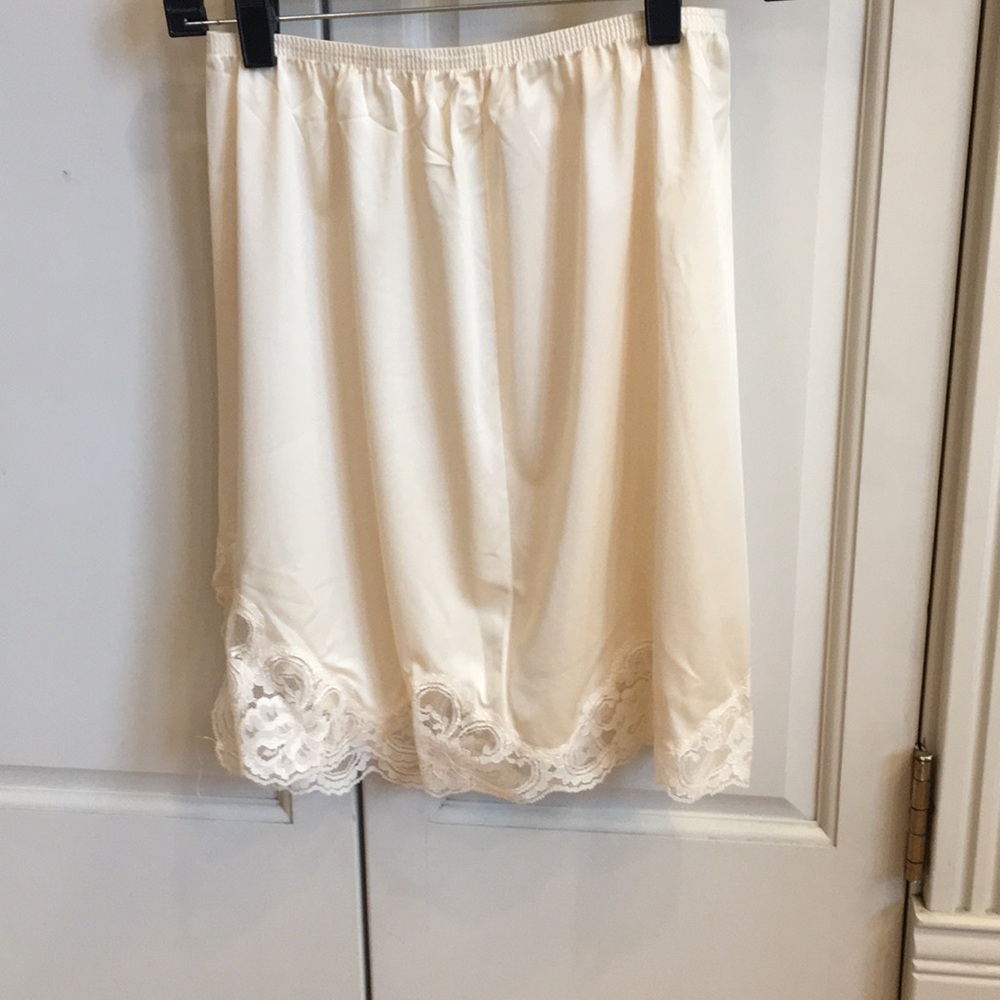 ✨Skirt slip✨